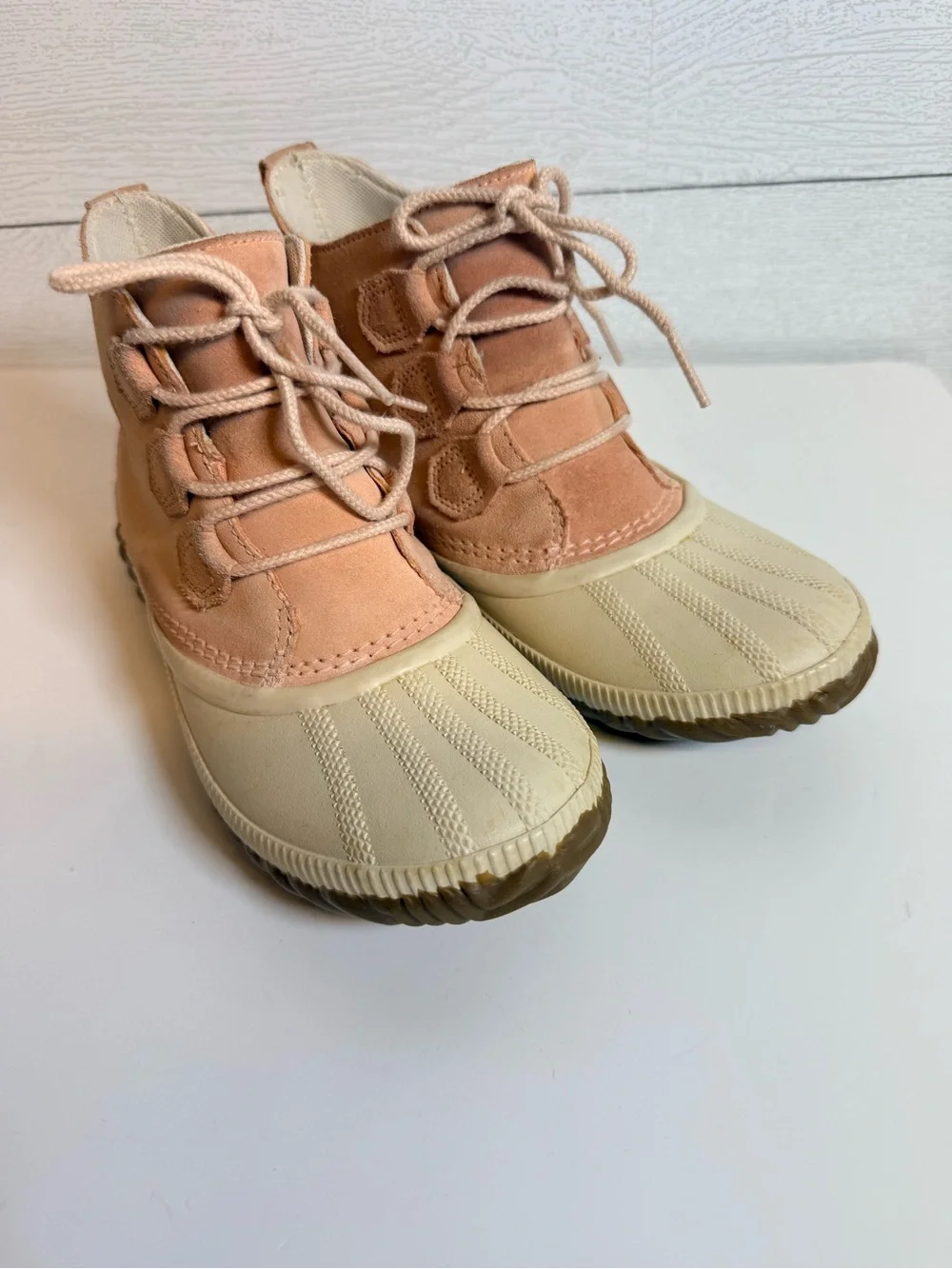Sorel Out ‘N About Women's Beige and pink suede waterproof ankle boots size 9